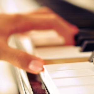 亚洲国产偷自拍
