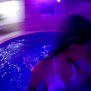 亚洲国产偷自拍
